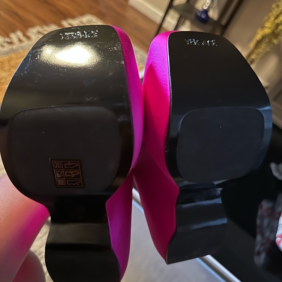 Versace
160mm platform wedge heel sandal Fuchsia Pink - Picture 4 of 4